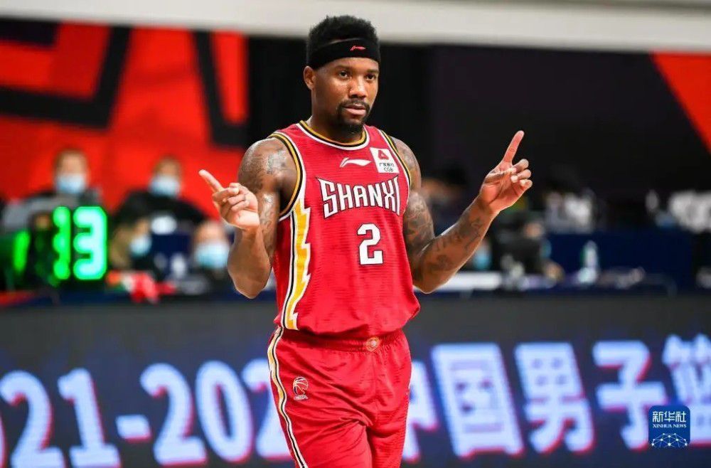 在二号厅，属于电竞玩家的狂欢也同步奏响